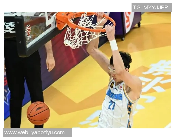 周琦表现惊艳豪华两双助力球队赢得比赛展现超强统治力